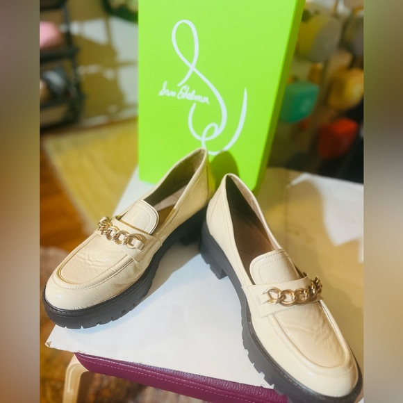 Sam Edelman Beige Patent Tailer Chain Lug with Gold Accent - Picture 4 of 5